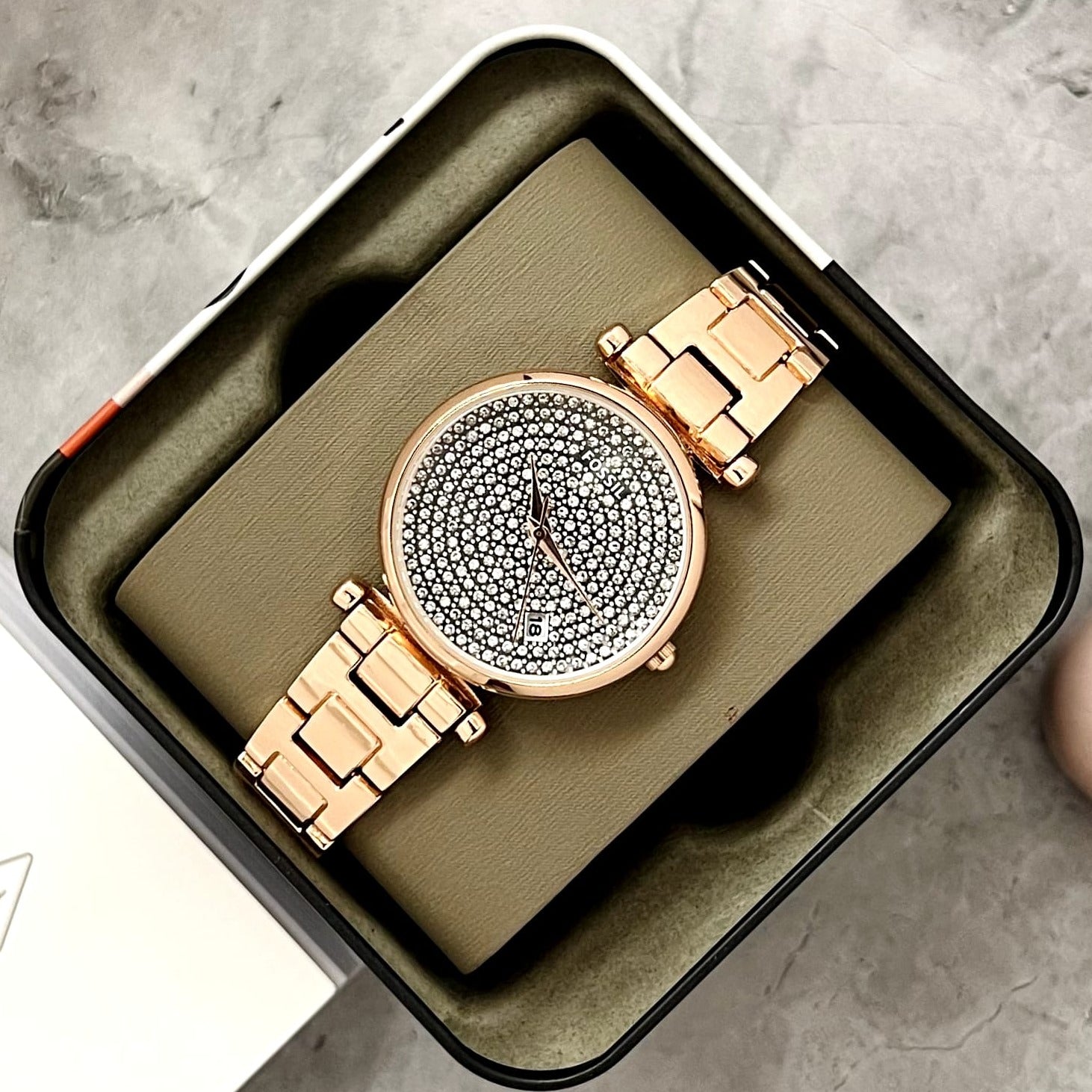 Amazing Diamond dial watch - AmazingBaba
