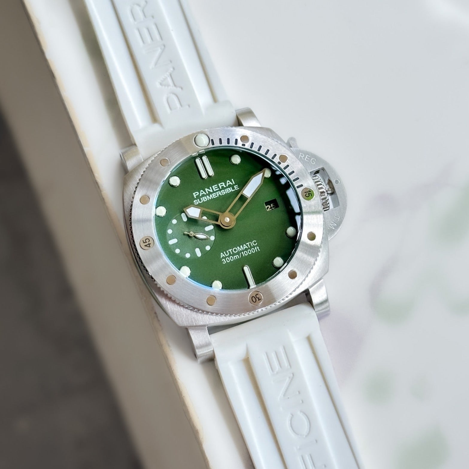Amazing Panerai Submersible Verde watch - AmazingBaba