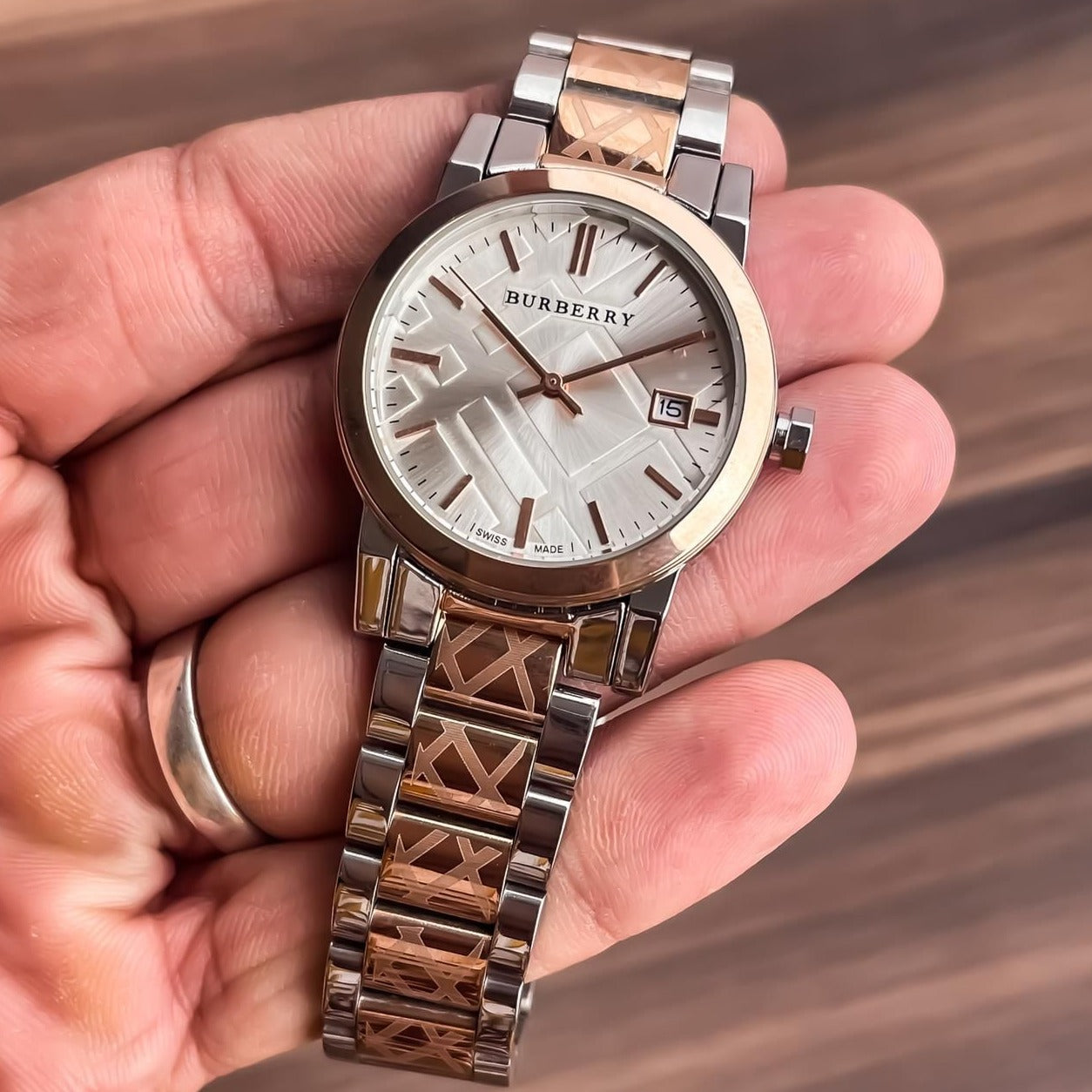 incredibly interesting Ladies watch - AmazingBaba