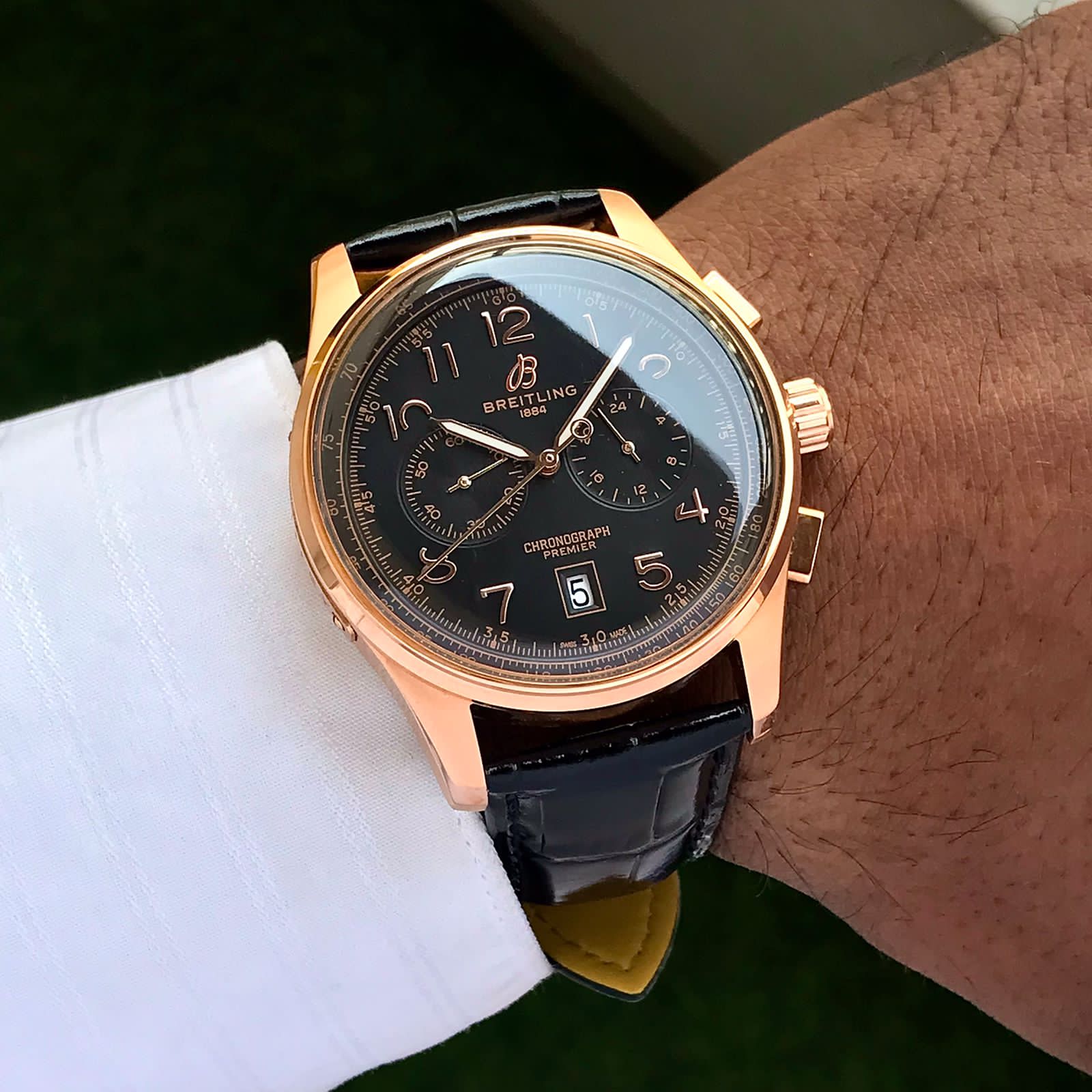 Amazing Premium Chronomat holds a significant watch - AmazingBaba