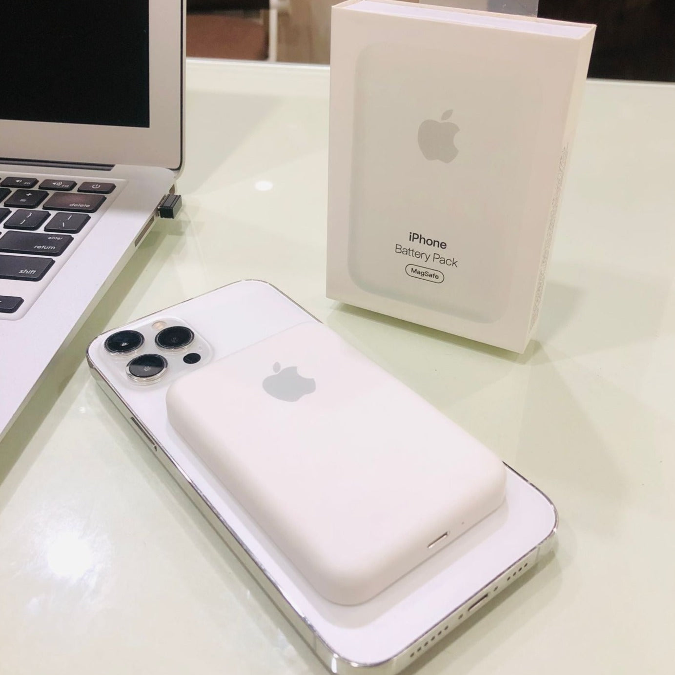 Wireless Charging Power Bank - AmazingBaba